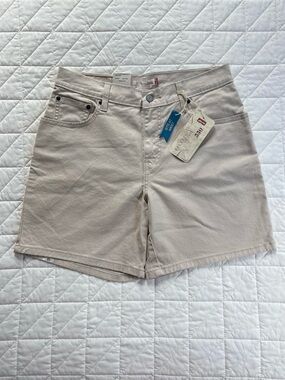 Levi's 550 Relaxed Fit Mid-Thigh Denim Shorts - Sandstone Beige - Size 10 (M)